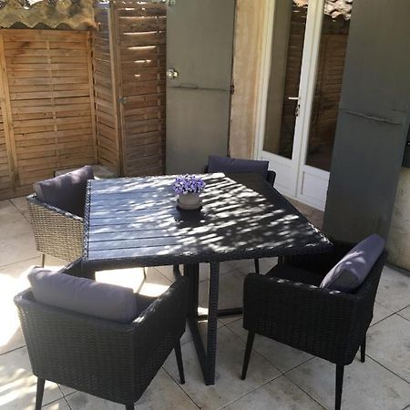 Villa Juste Derriere Chez Nous Boulbon Exterior foto